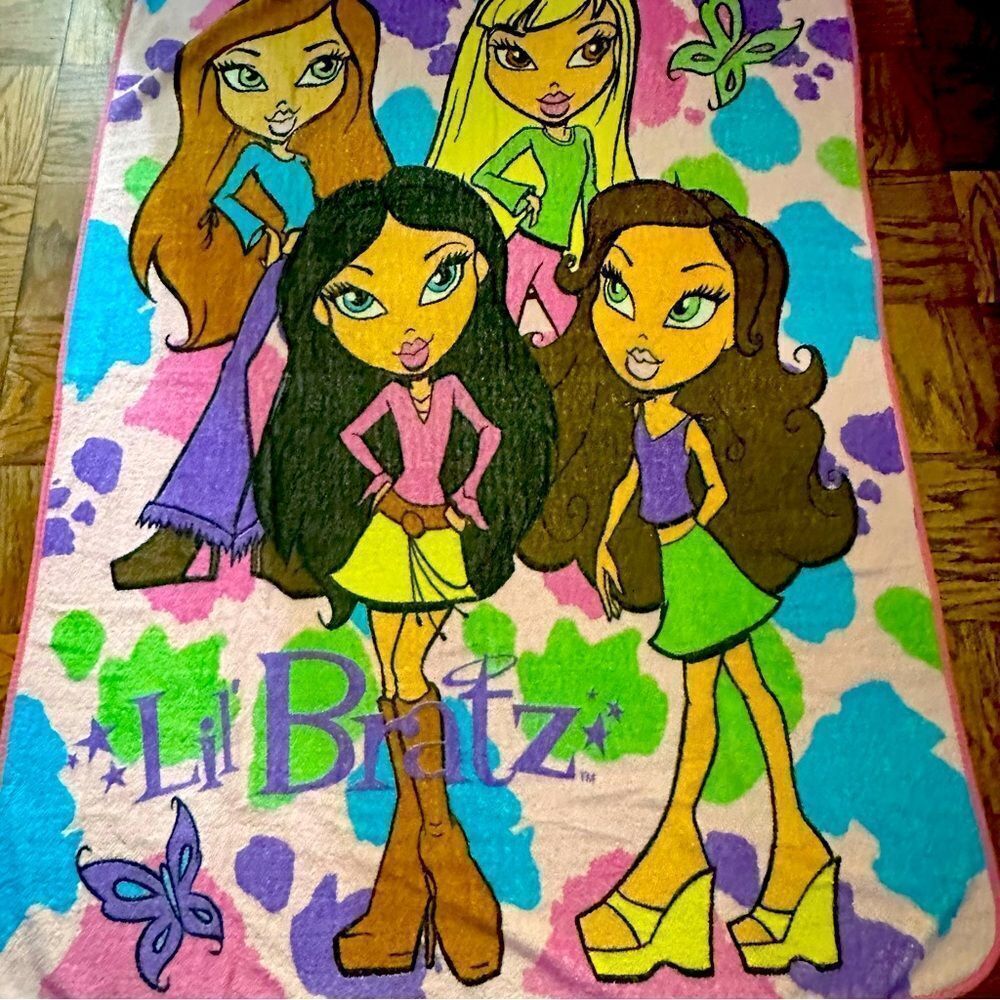 Lil Bratz Fleece Throw Blanket multicolor